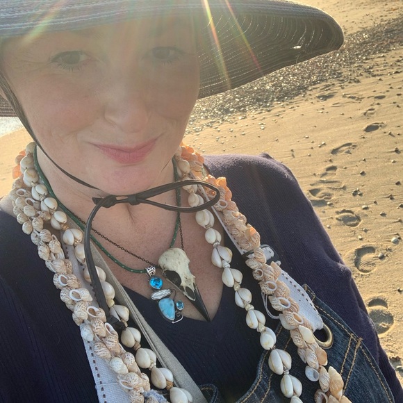 Meet your Posher, Jessie Caia - Picture 2 of 4